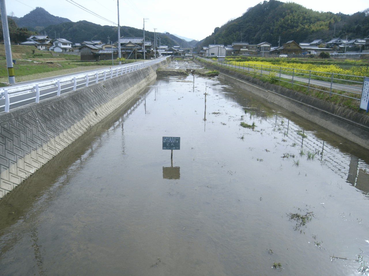 越単整第4号の1種川河床掘削工事 完成写真